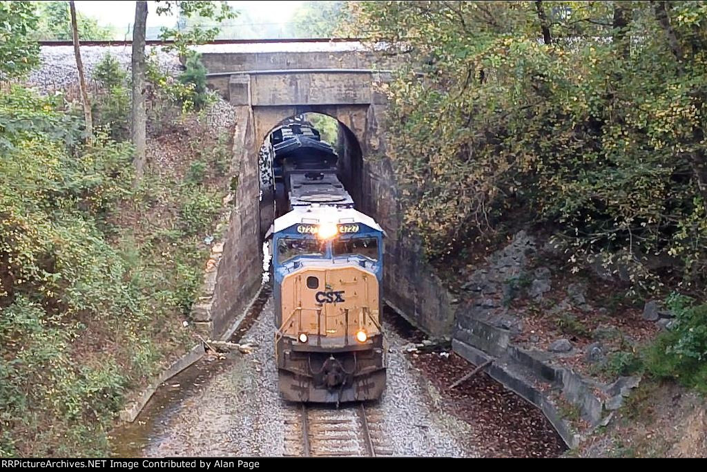 CSX SD70MAC 4727 and ET44AH 3264